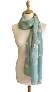 Versatile star design scarf