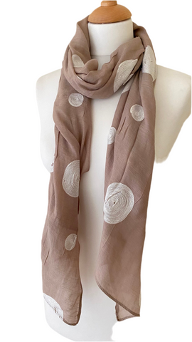 Elegant fawn & white scarf