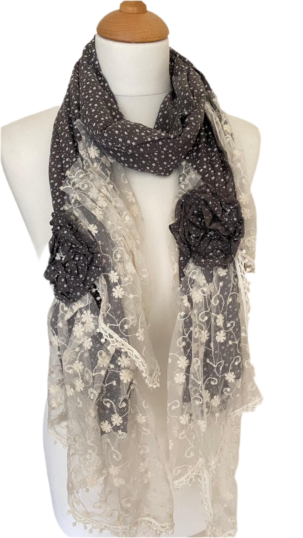 Vintage styled scarf with lace trim