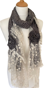 Vintage styled scarf with lace trim