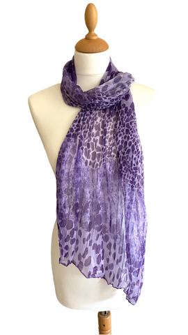 Super soft animal print scarf in lilac