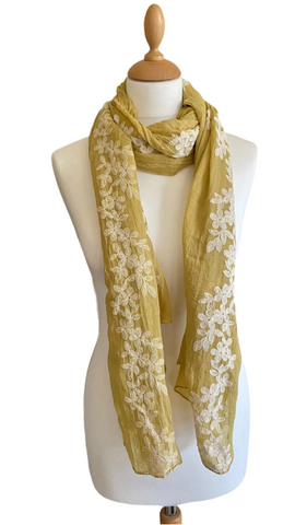 Elegant floral design scarf