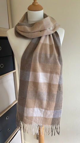 Keep cosy warm in this 100% pure Cashmere Scarf in Natural Check with dimensions of 150cm x 28cm excluding the fringe. It's luxuriously soft feel against the skin make it a perfect addition for your winter wardrobe.
