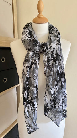 This contemporary botanical print scarf is a stylish addition to any wardrobe. It's made of 100% viscose, so it's super soft and crease resistant, it measures 180cm x 105cm making it a perfect accessory for any look.