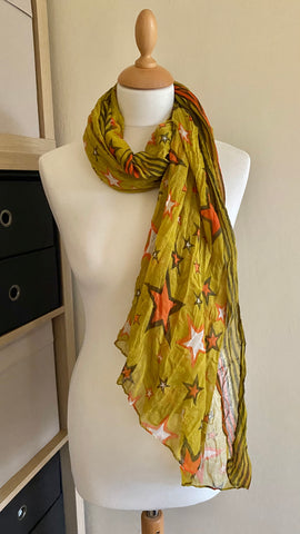 This stylish star patterned scarf measures approximately 180cm x 110cm and is made from 100% polyester for a super soft feel, perfect for making a fashion statement when stepping out.
